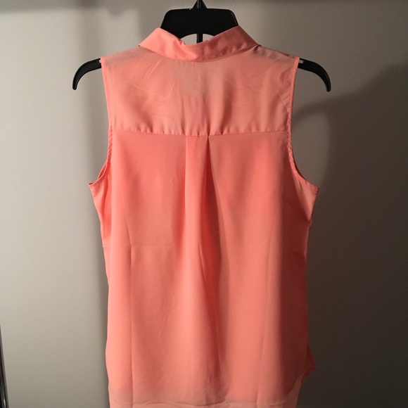 NWT Mine Peach Dressy Button Up. Size Small. - Picture 2 of 4